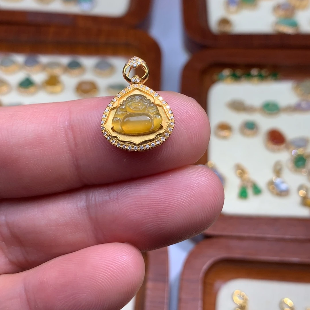 翡翠18K金镶嵌颈饰佛