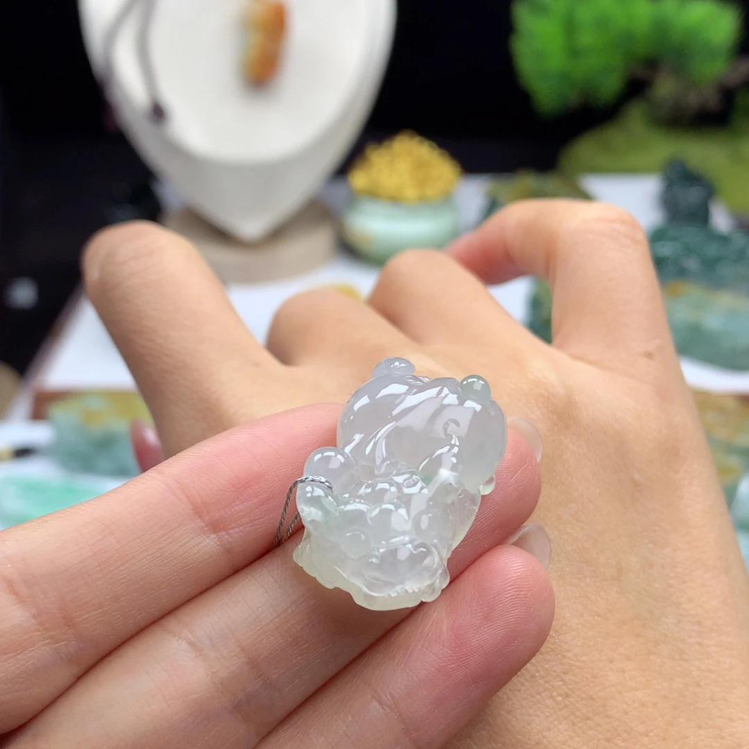 翡翠未镶嵌颈饰A21 高冰晴水大肚含珠貔貅