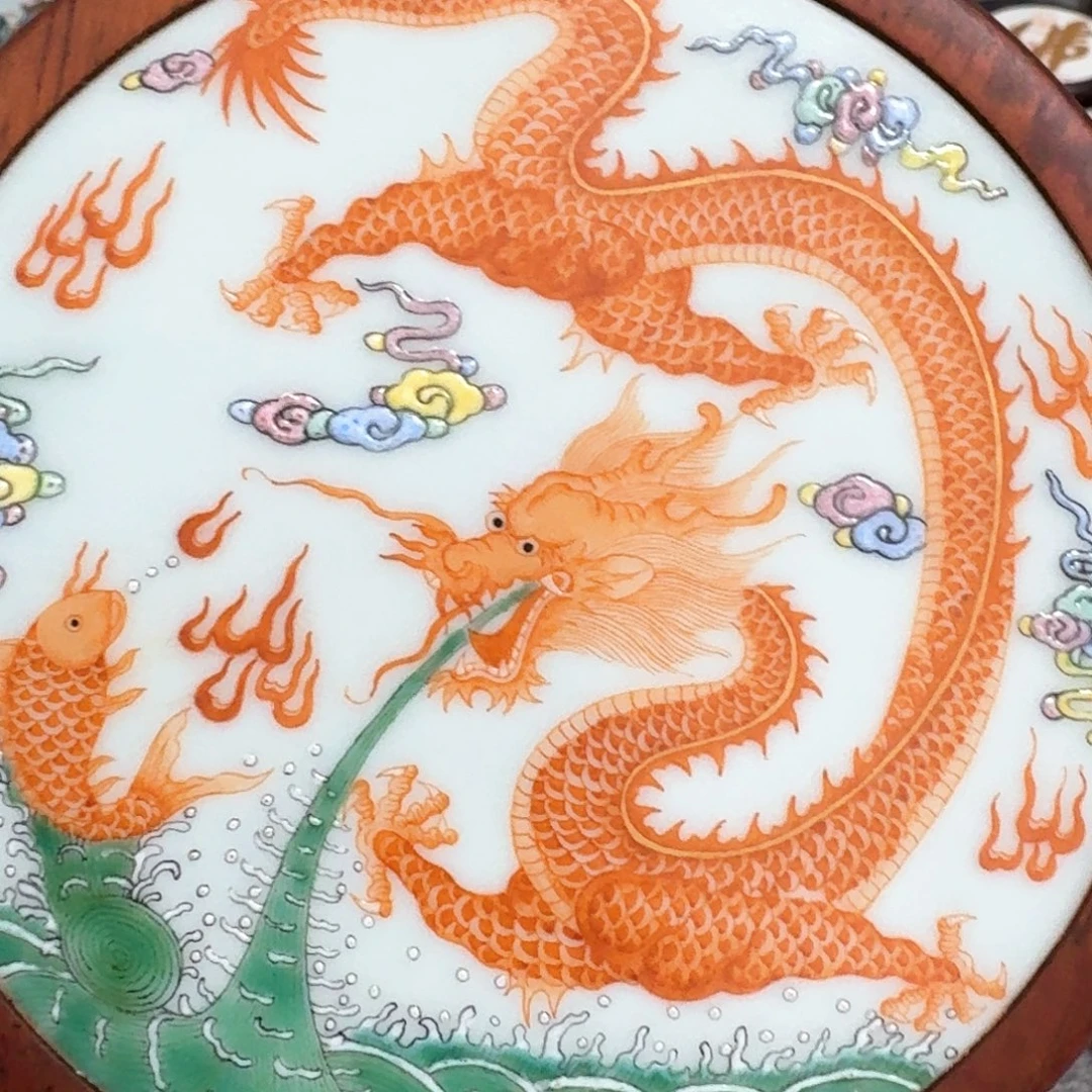 赵***》瓷片金龙壶承一个一个