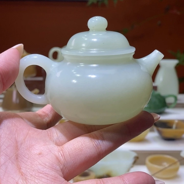 未镶嵌和田玉摆件?特价微瑕壶
