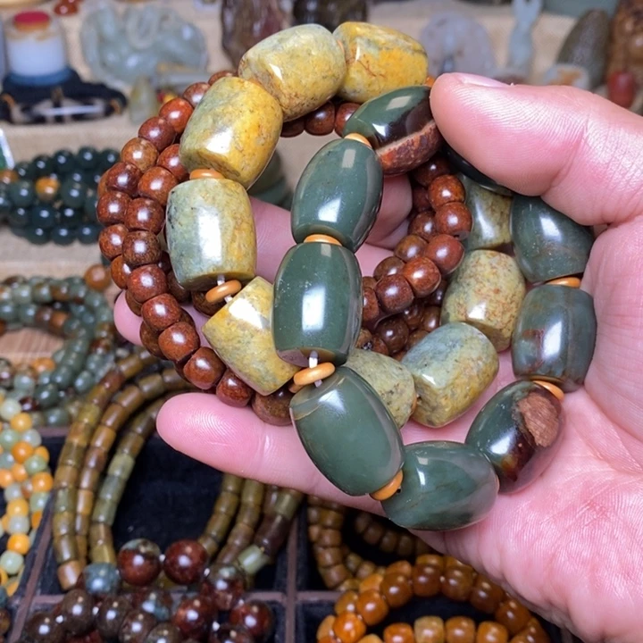 岫岩河磨玉（透闪石质玉）未镶嵌颈饰3.个一起