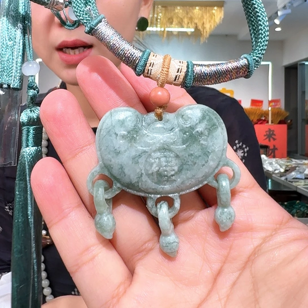 蛇纹石玉合金颈饰吊坠