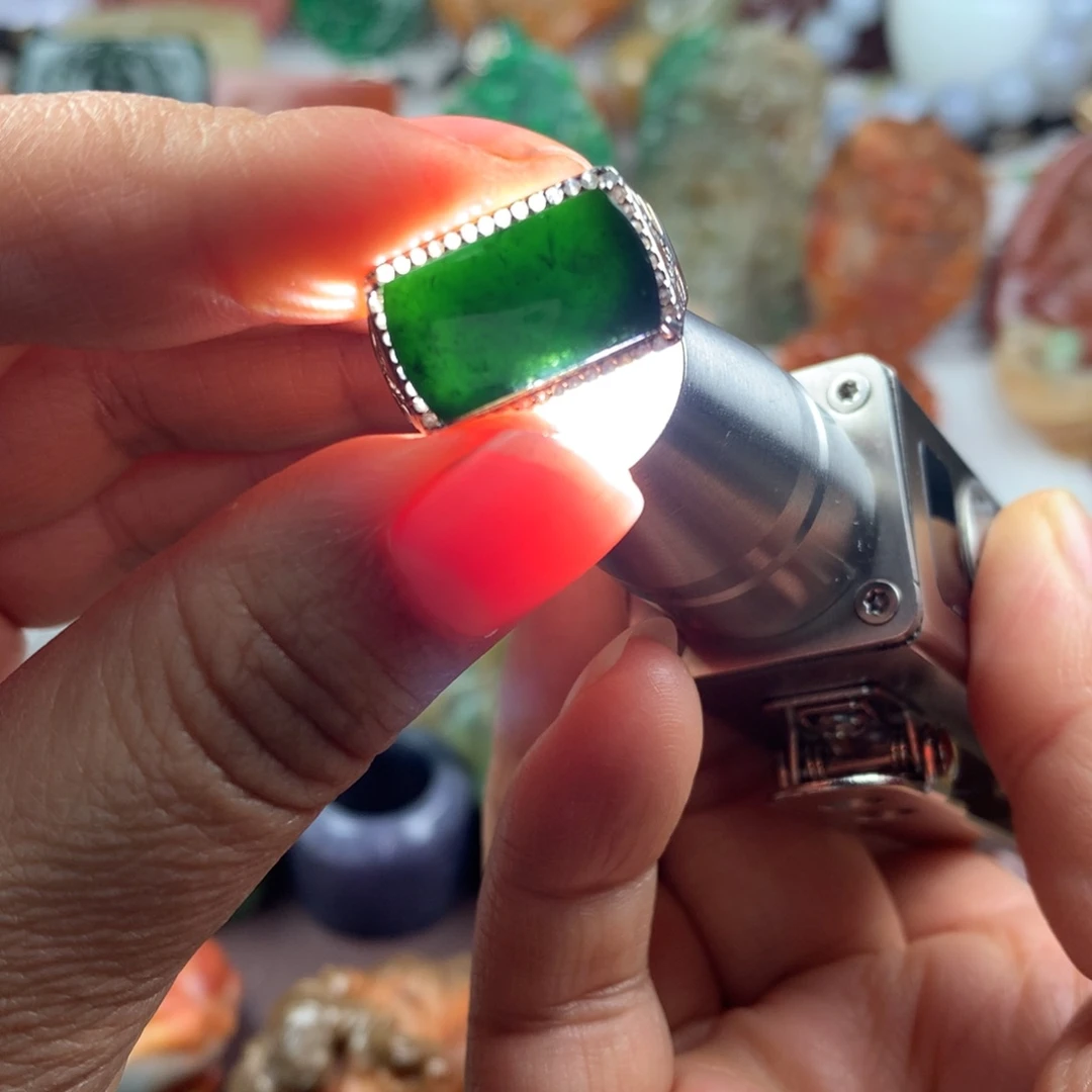 翡翠未镶嵌颈饰戒指