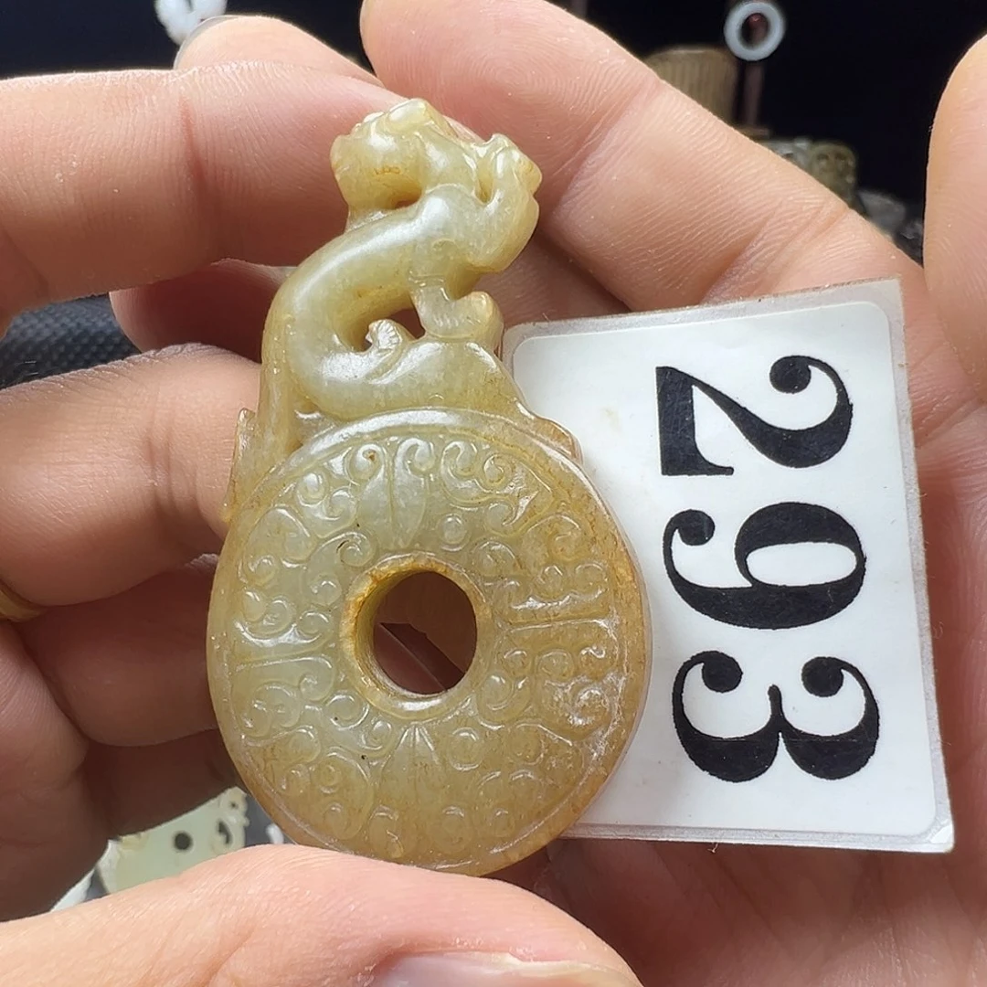 和田玉未镶嵌把件