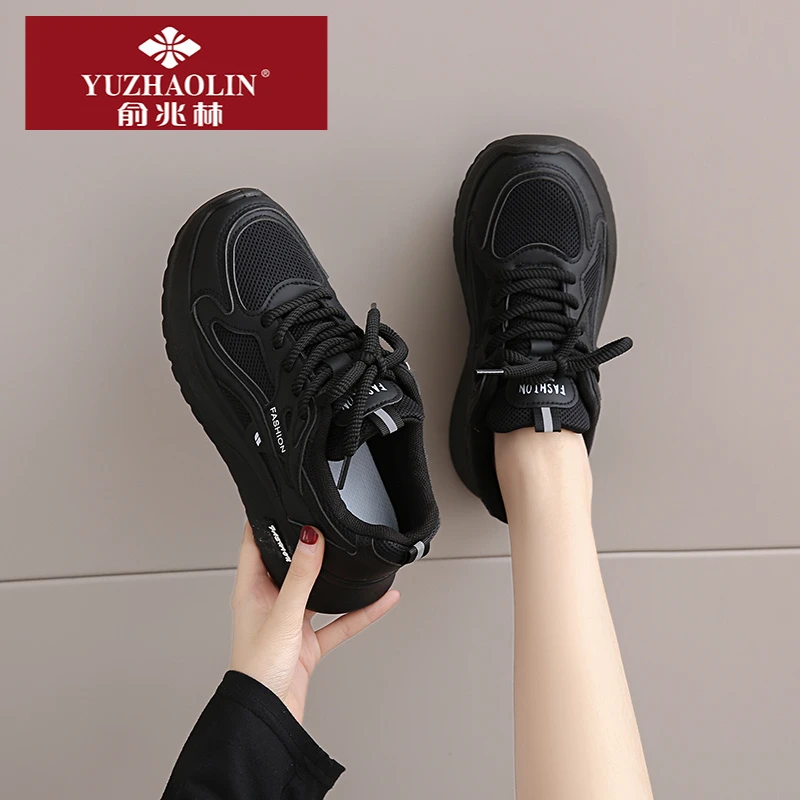 【俞兆林】正版黑色运动鞋女冬季网面百搭休闲鞋轻便软底防滑老爹鞋