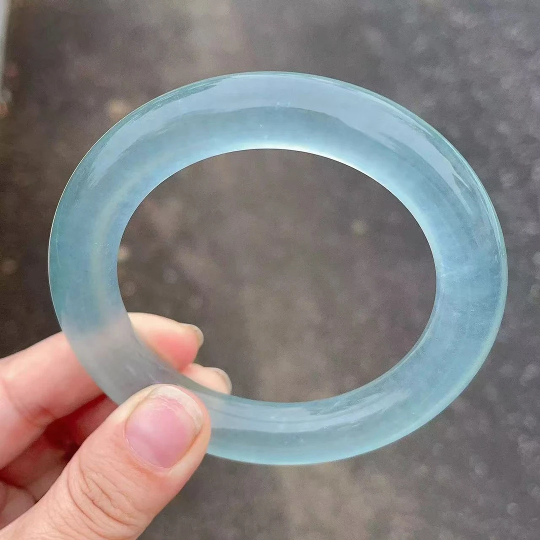 A时尚缅风圆条手镯