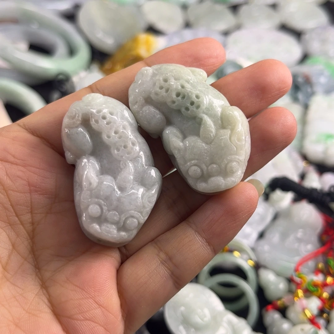翡翠未镶嵌吊坠(不含链)瑕疵