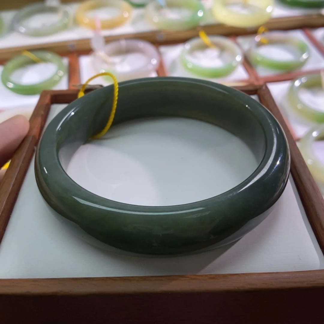 【闪购商品】未镶嵌手镯和田玉