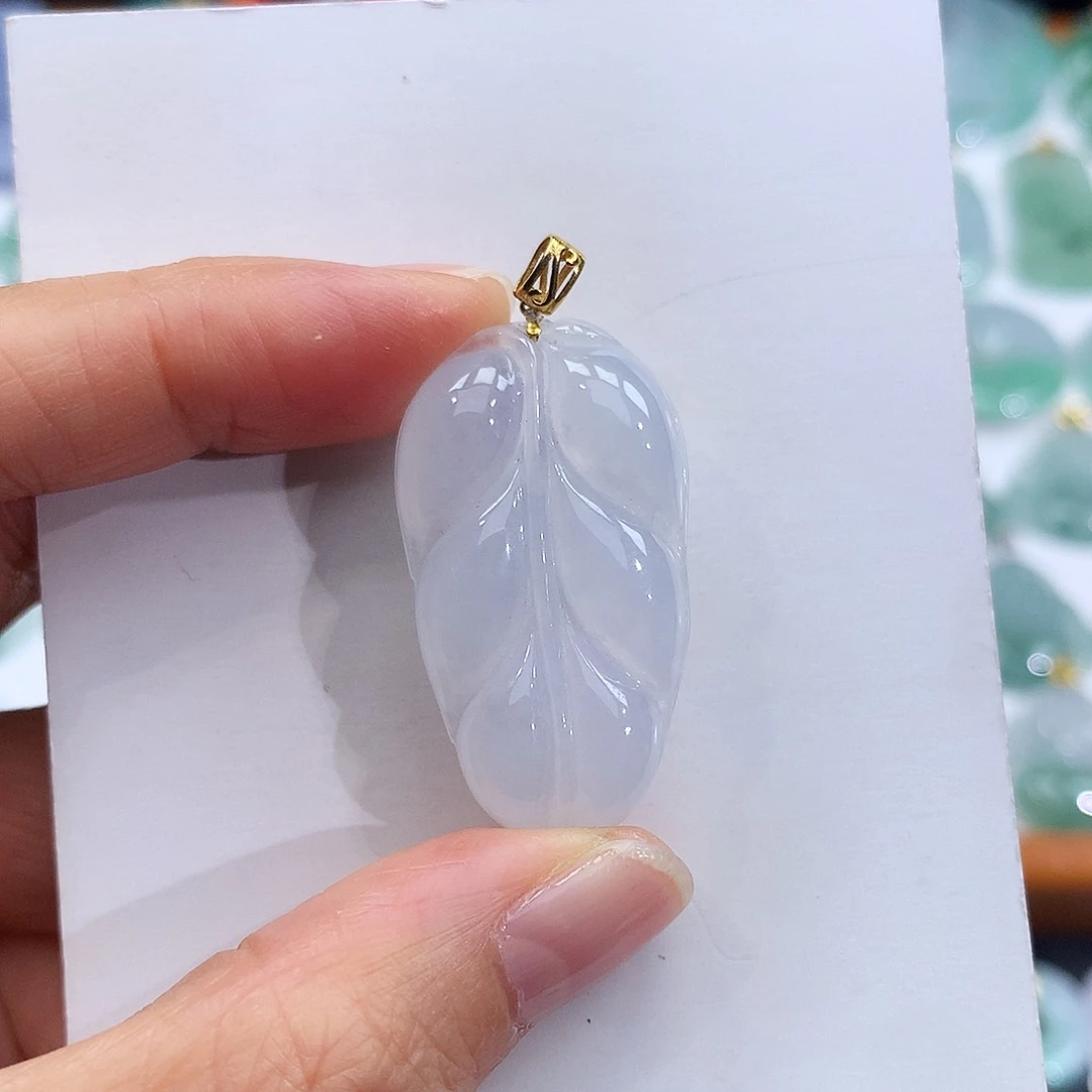 翡翠18K金镶嵌颈饰翡翠吊坠