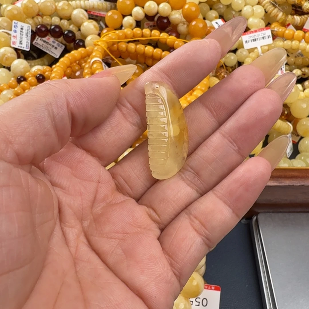 琥珀未镶嵌珠宝奇石
