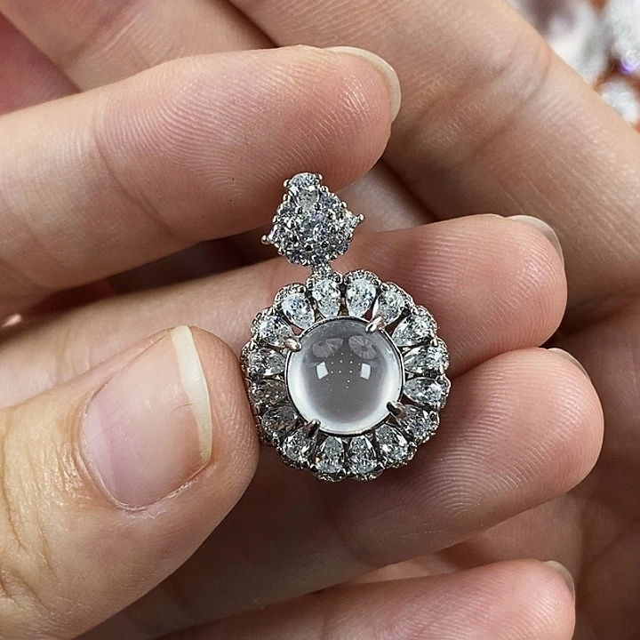 石英质玉合金颈饰