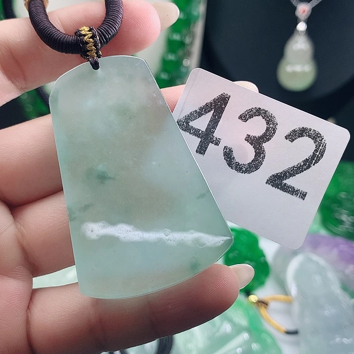 翡翠未镶嵌吊坠(赠链)