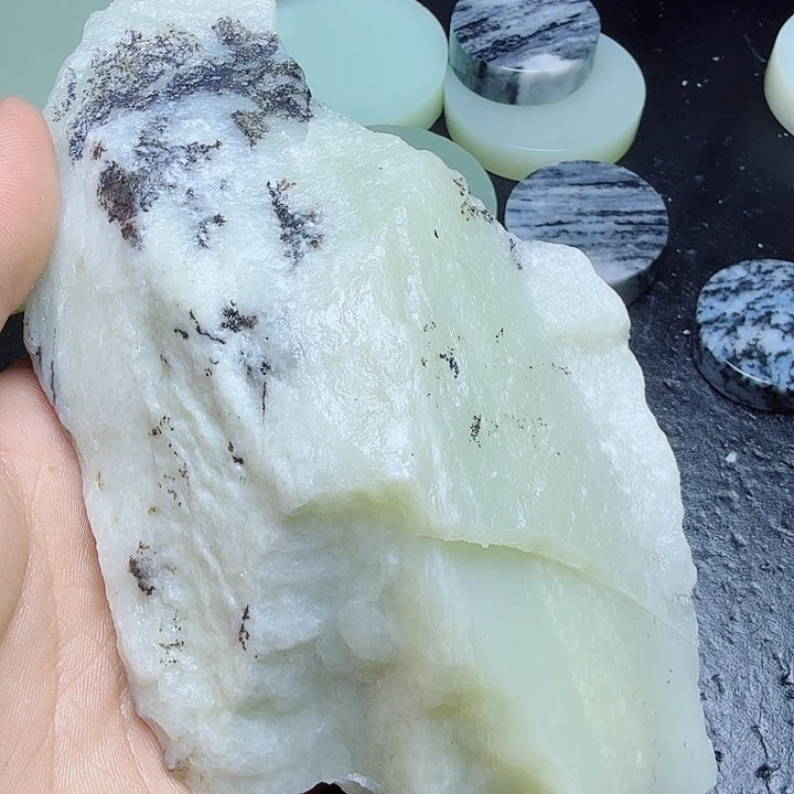 和田玉（糖玉）未镶嵌珠宝奇石