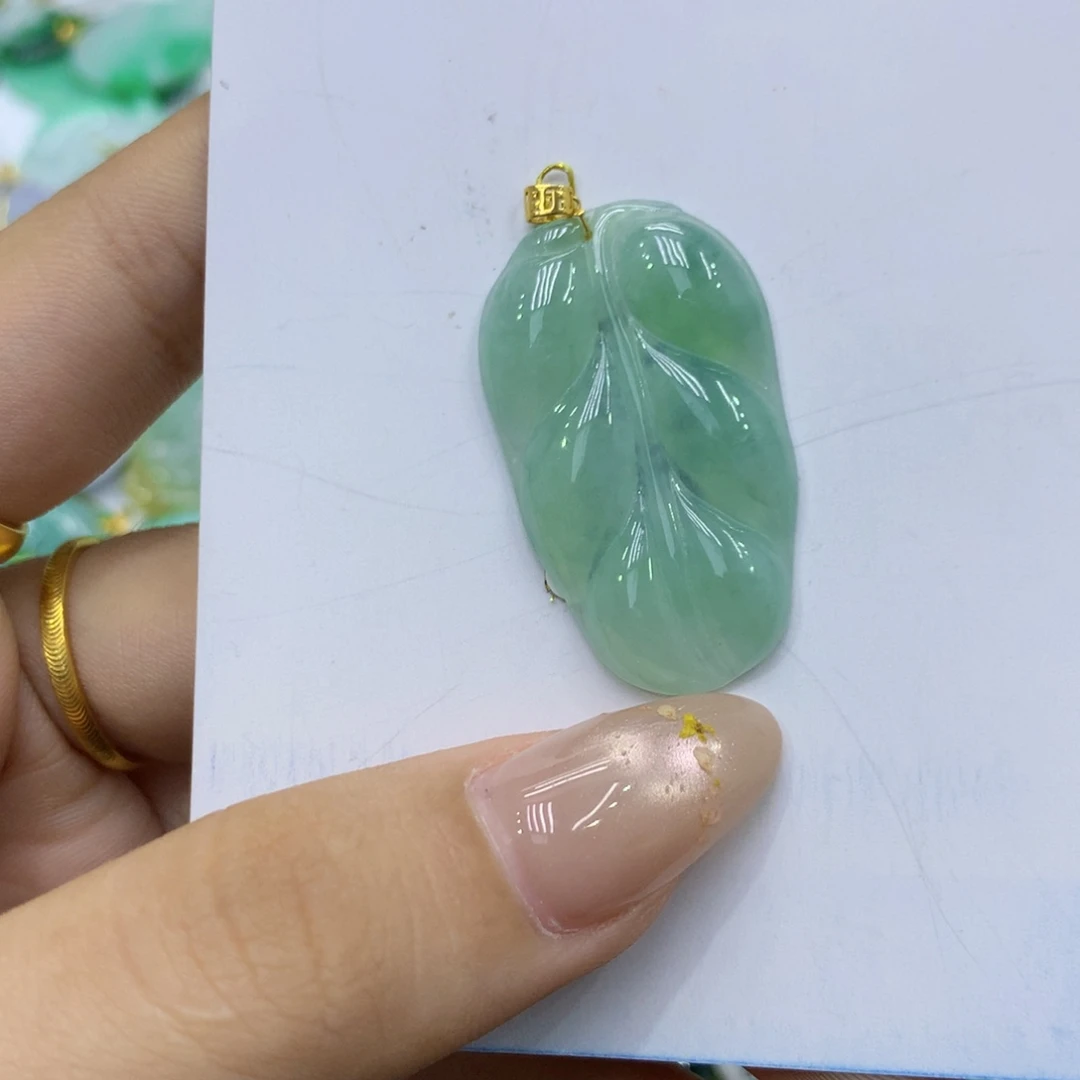 颈饰18K金镶嵌翡翠