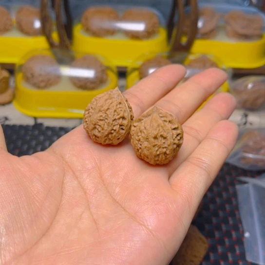 大***布文玩核桃吊坠小海豚