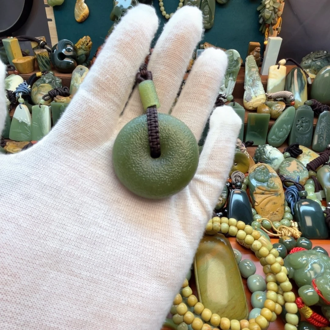 岫岩老玉（透闪石质玉）未镶嵌颈饰