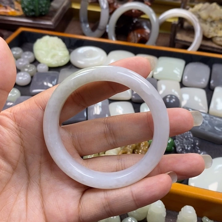 一***洋未镶嵌手镯和田玉有纹