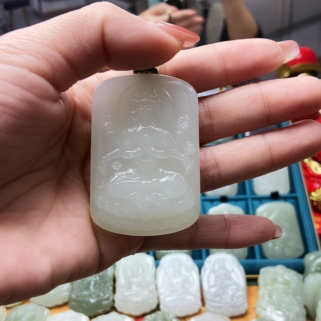 和田玉颈饰未镶嵌村*