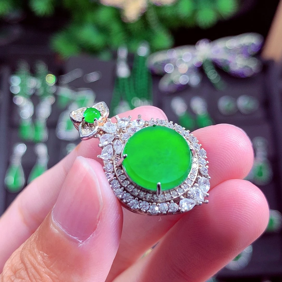 颈饰未镶嵌翡翠天然