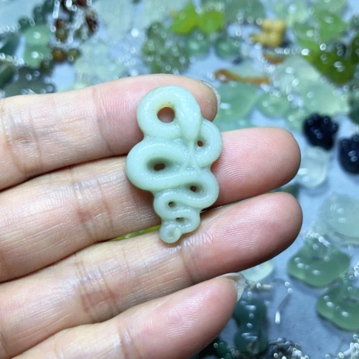 【闪购商品】蛇纹石玉挂件未镶嵌
