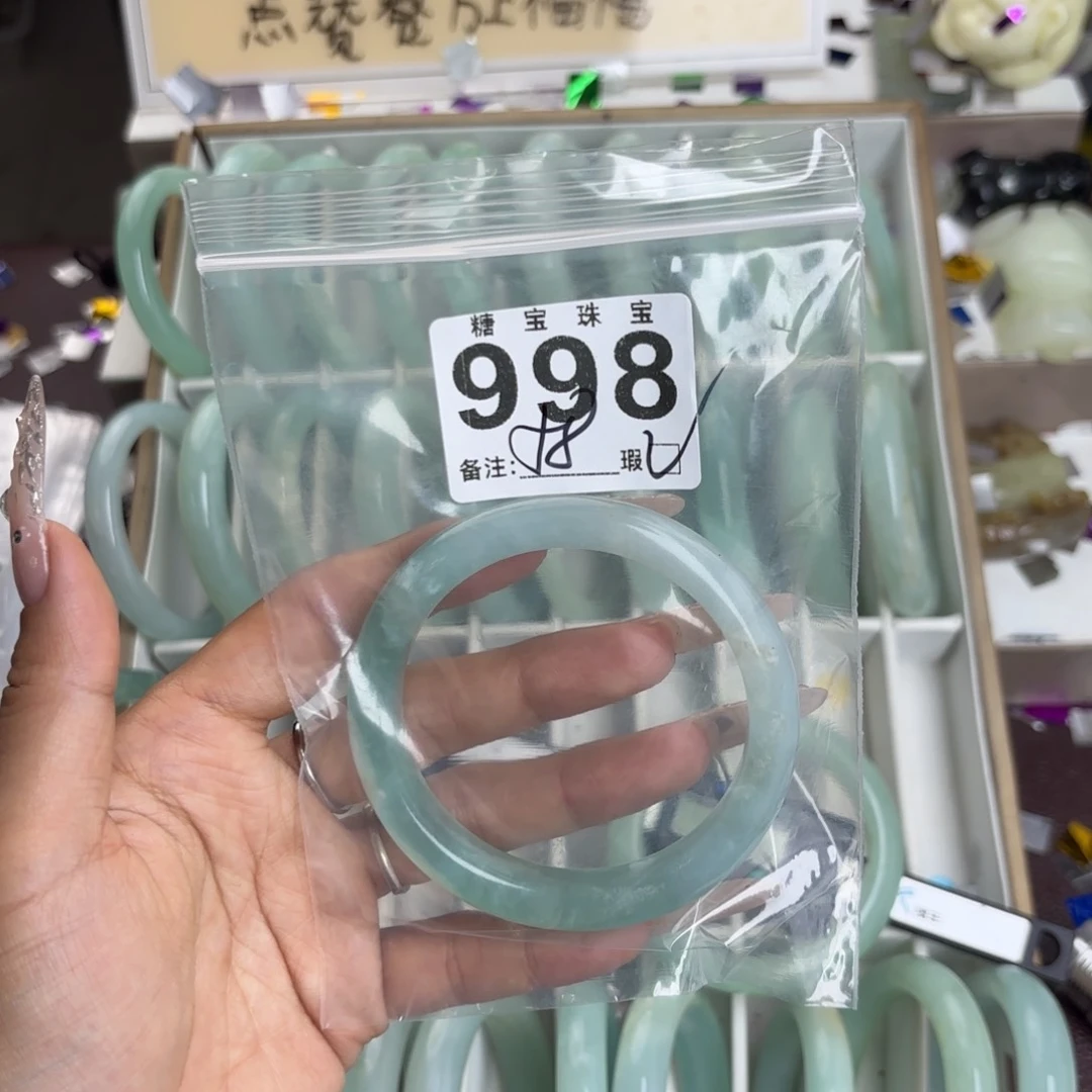 未镶嵌蛇纹石玉手镯不***了