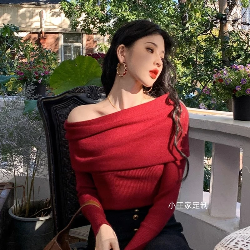 秋季一字肩上衣女秋冬别致绝美慵懒酒红色露肩毛衣高级性感打底衫