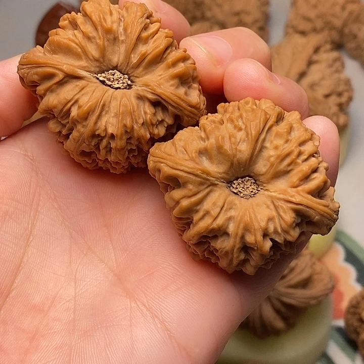 承***景文玩核桃吊坠43凹底南疆