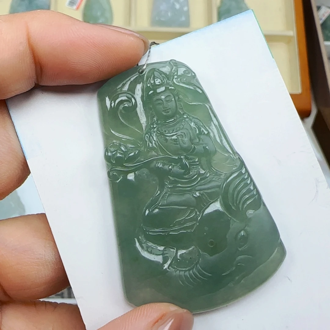 翡翠未镶嵌颈饰
