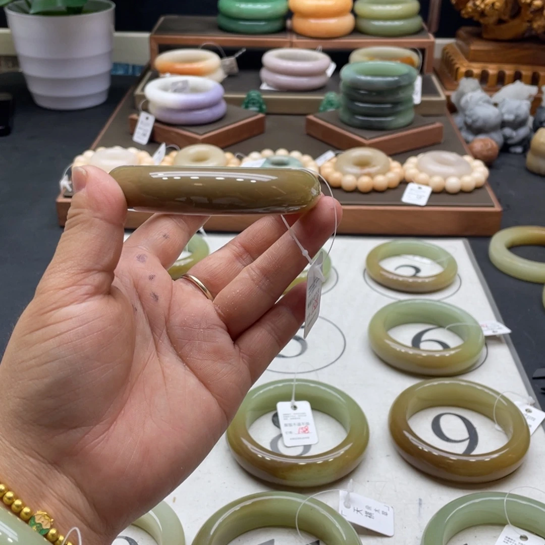 天****石英岩玉未镶嵌手镯