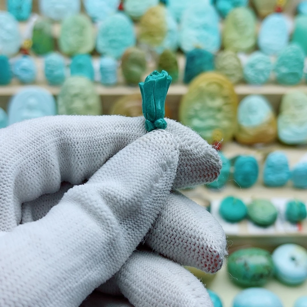 绿松石未镶嵌珠宝奇石