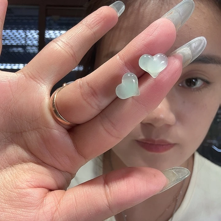 未镶嵌石英质玉（非洲翠）耳钉