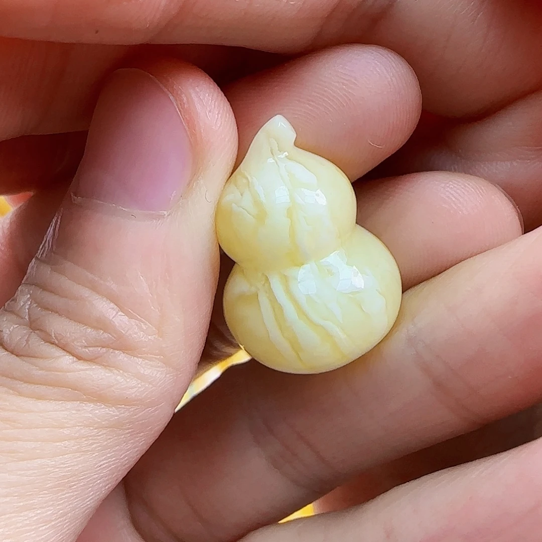 蜜蜡未镶嵌珠宝奇石