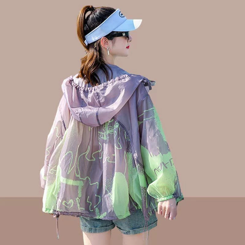 2025夏季新款时尚宽松透气防晒衣女轻薄大码防紫外线潮流印花外套