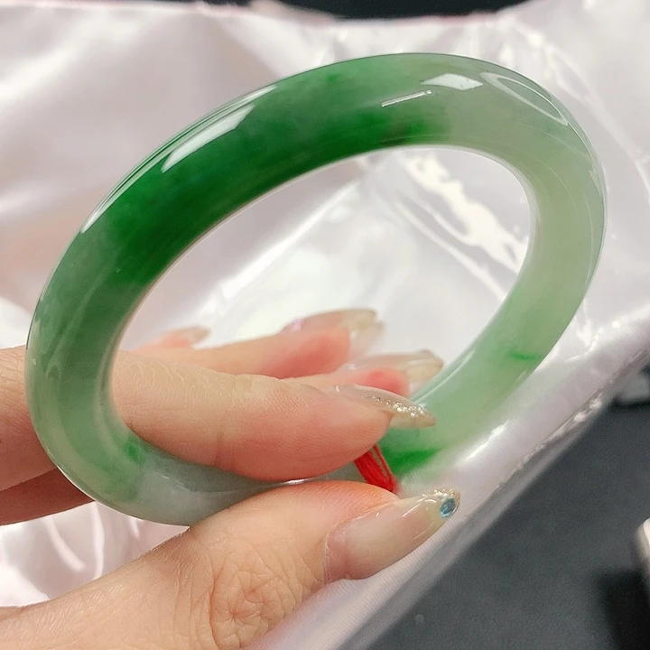 未镶嵌手镯翡翠，681