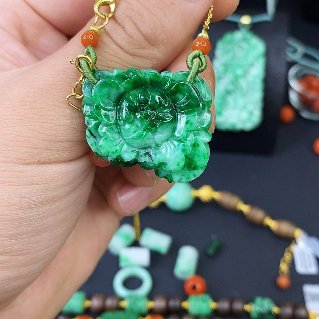 颈饰未镶嵌翡翠吊坠