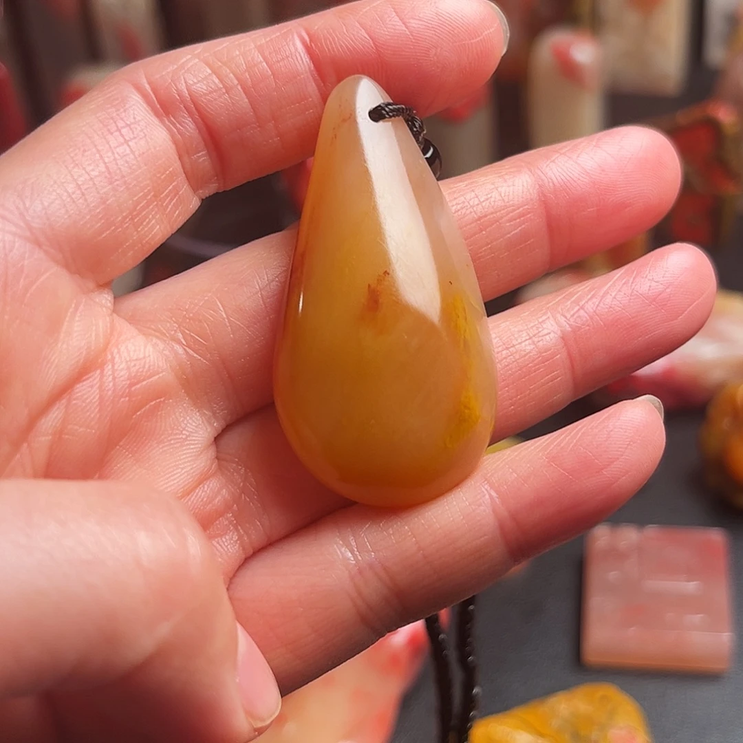 巴林石其他鸡血石挂件