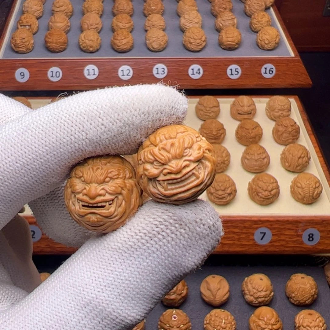 猴头核桃吊坠?**1龙虎僧