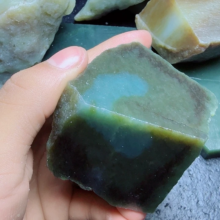 和田玉（糖玉）未镶嵌珠宝奇石