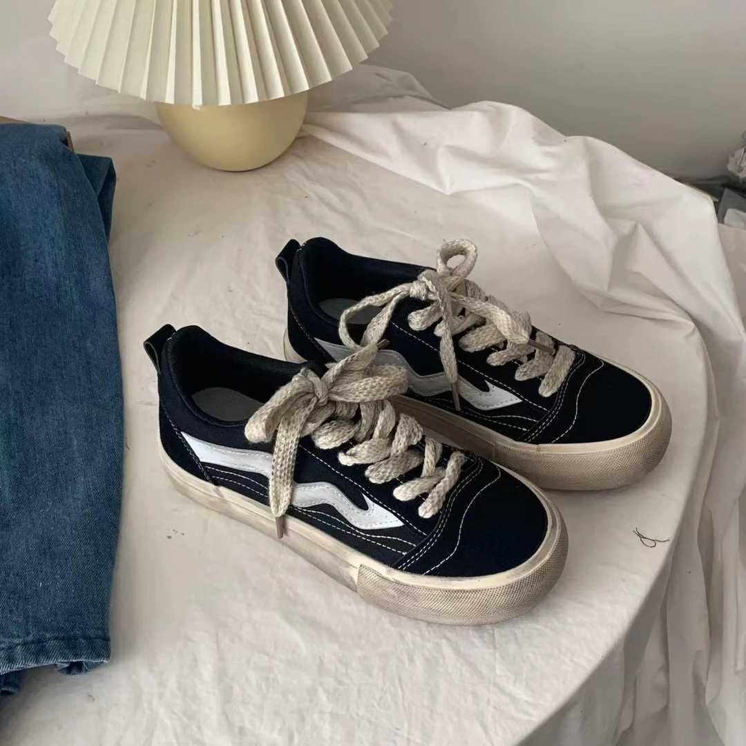 黑色帆布鞋女新款厚底做旧脏脏女款百搭休闲滑板鞋布鞋翻毛皮