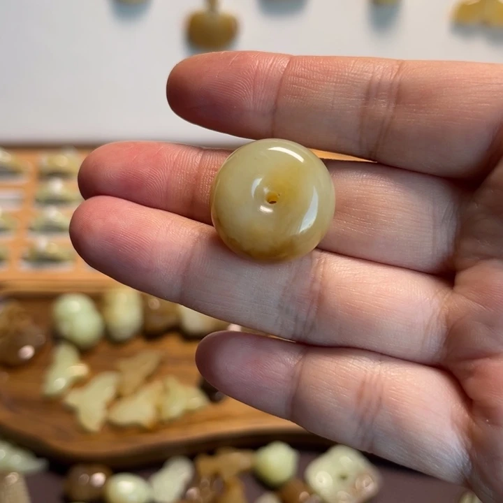 小***候和田玉未镶嵌颈饰