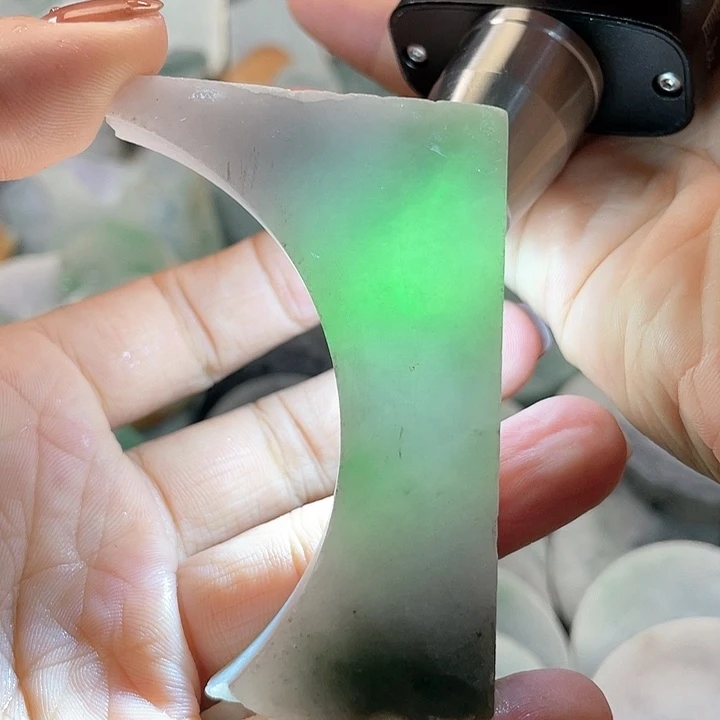 颈饰未镶嵌翡翠1