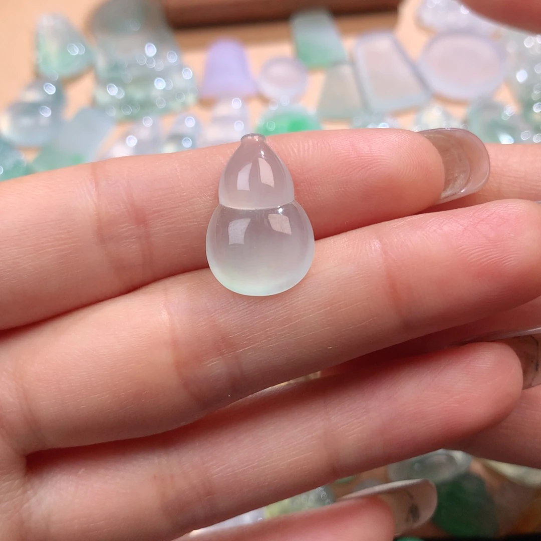 翡翠挂件未镶嵌葫芦