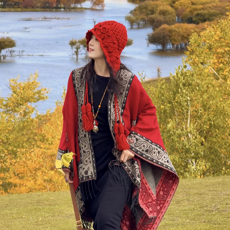 cocoa小苏新疆胡杨林草原旅游红色民族风围巾披肩外搭女斗篷披风