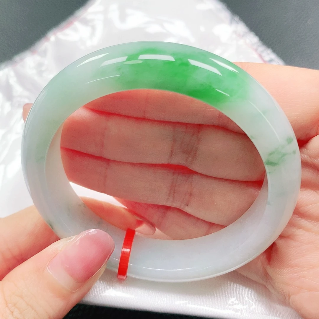 翡翠手镯未镶嵌55圈