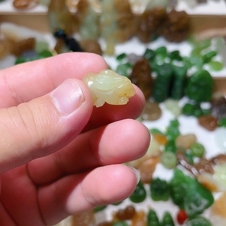 和田玉（糖玉）未镶嵌颈饰