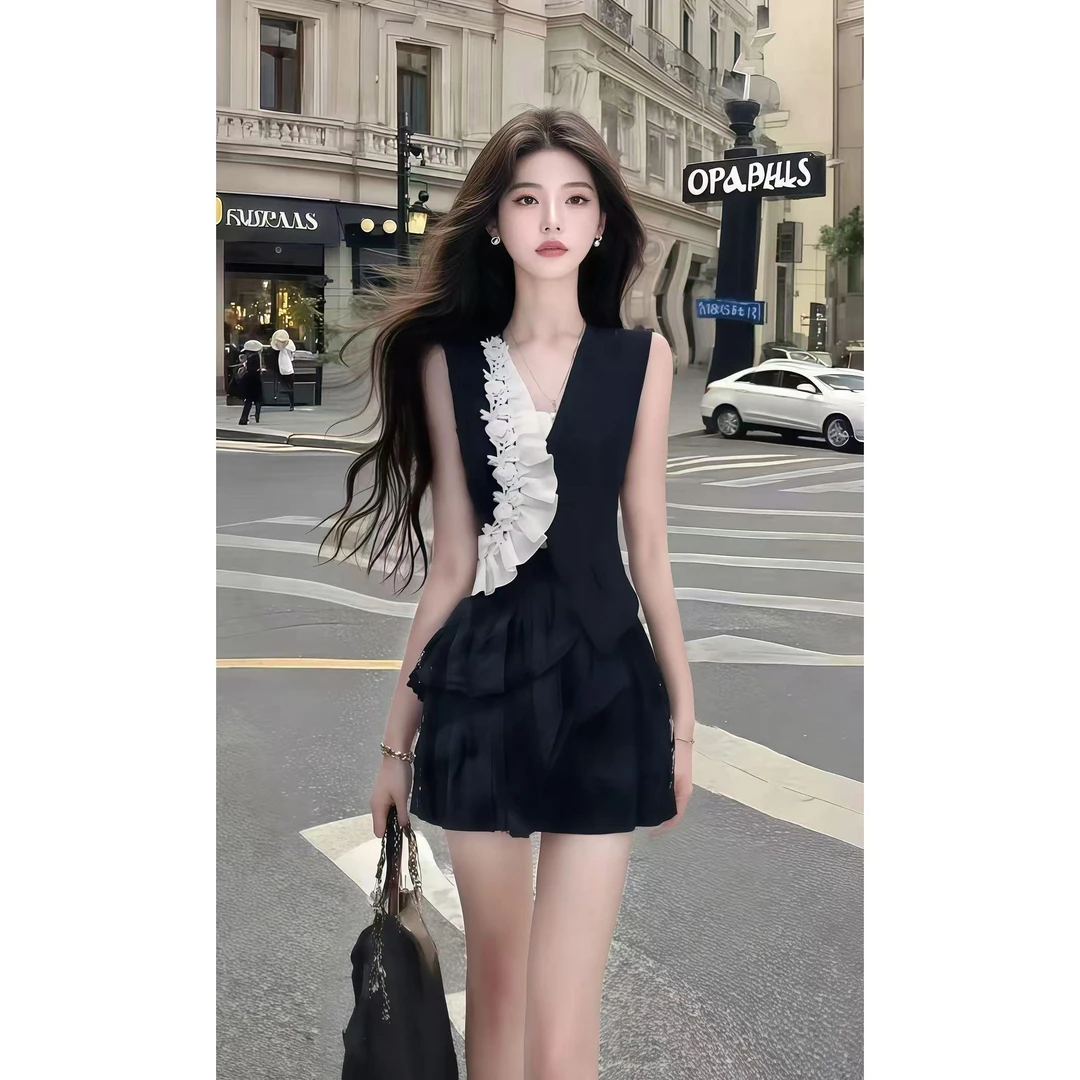 【现货】新款法式轻奢优雅别致设计感修身V领连衣裙时尚小众氛围感