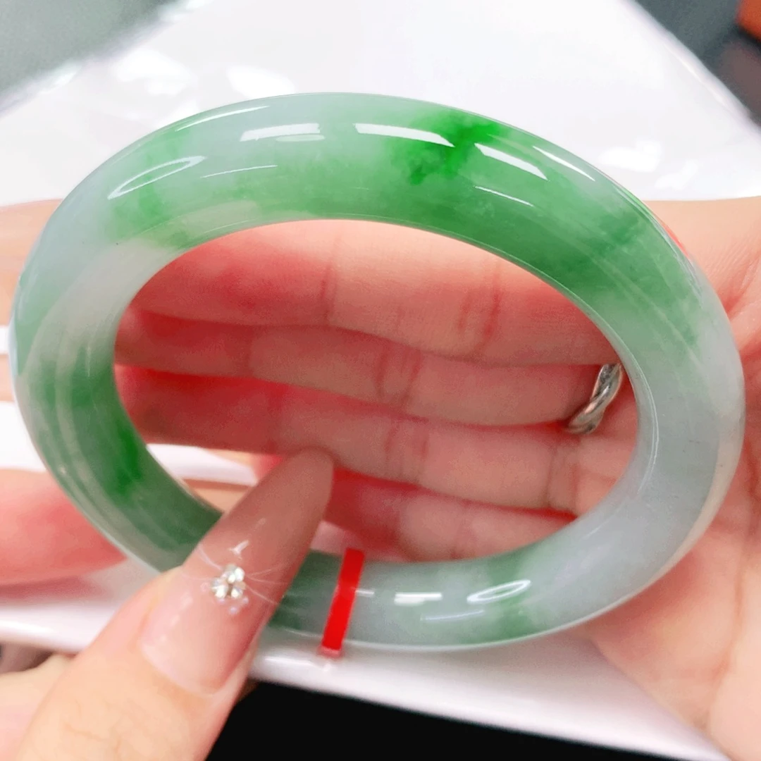 未镶嵌手镯翡翠55。