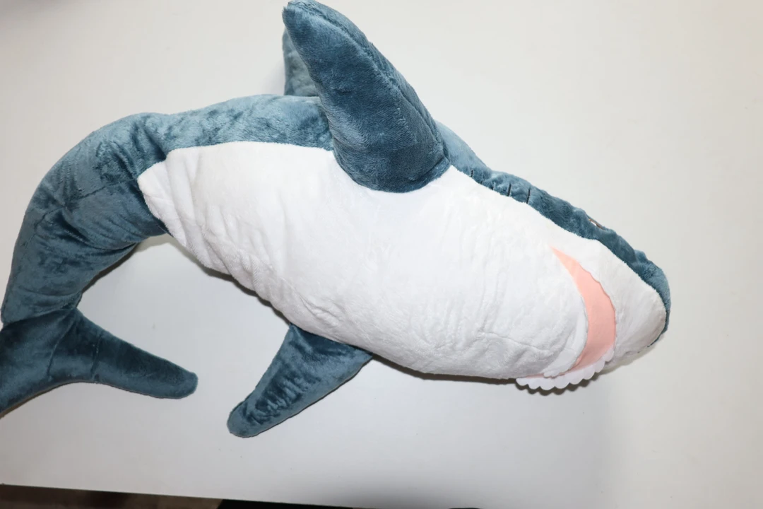 可爱鲨鱼毛绒玩具大号柔软抱枕适合把玩