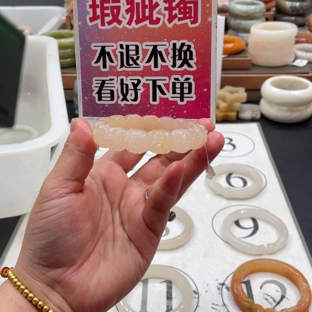 葱***o未镶嵌手镯石英质玉