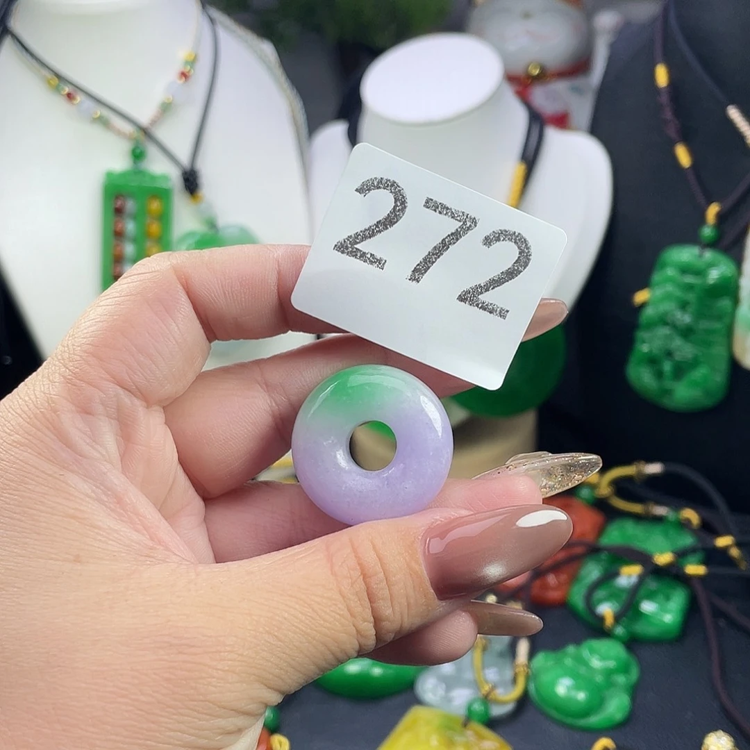 翡翠未镶嵌吊坠(赠链)